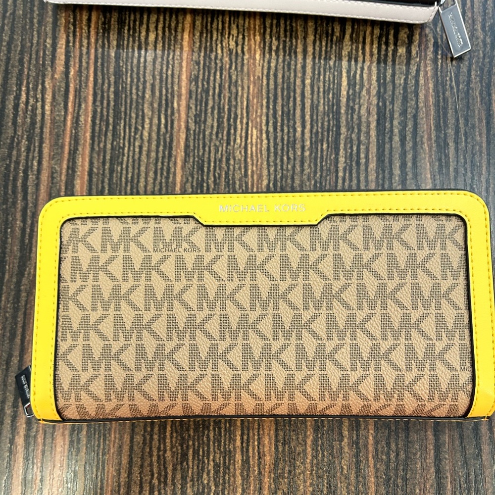 Michael Kors Cooper Tech Zip Around NWT brown yellow  men wallet signature
